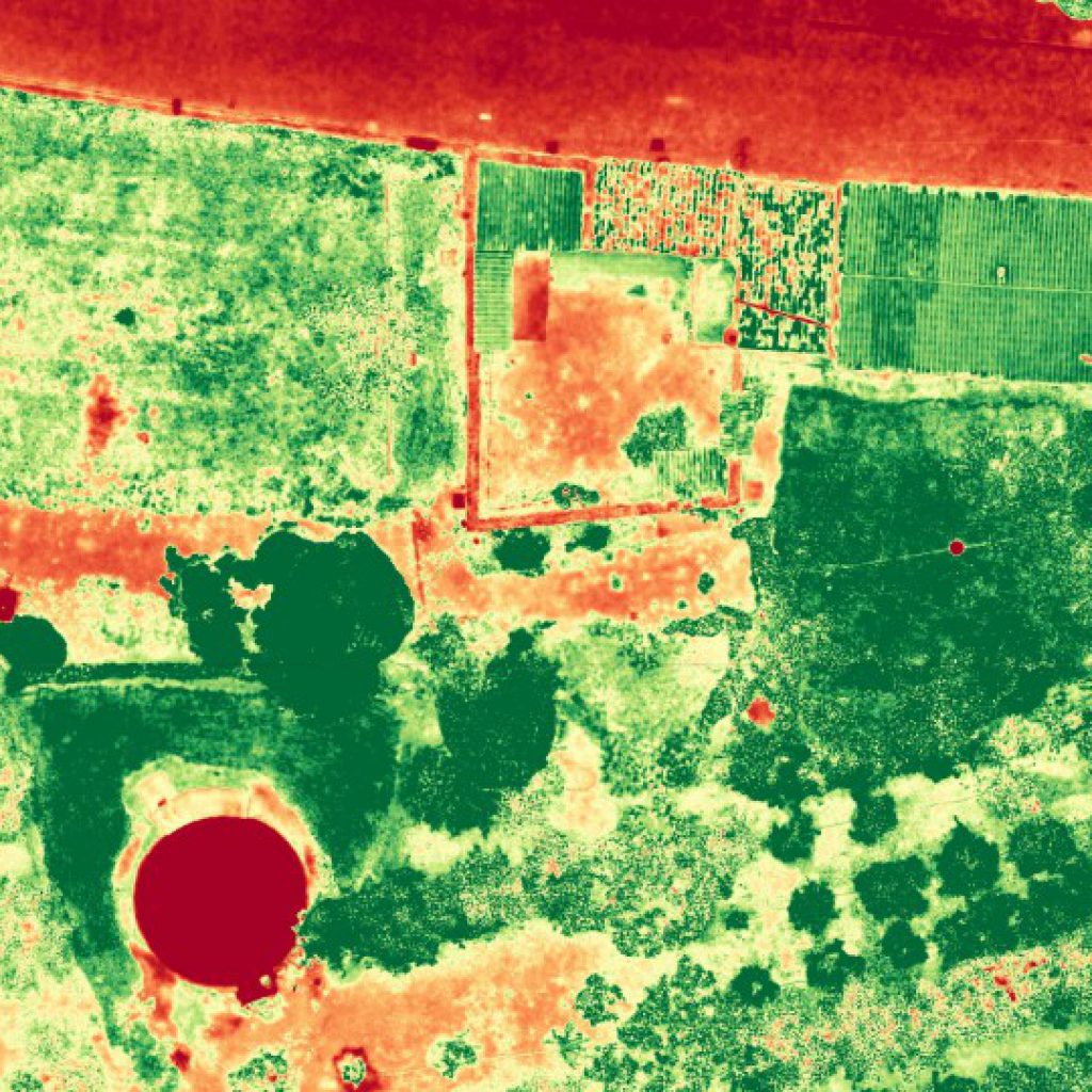Drones realizando mapeo topográfico y análisis de terreno